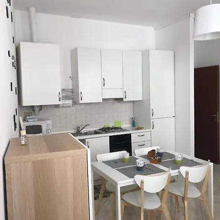 Due Ale - Nuova Casa Di Corte A * Trieste