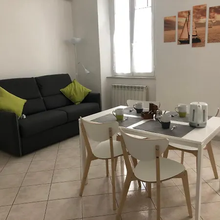 Due Ale - Nuova Casa Di Corte A * Trieste