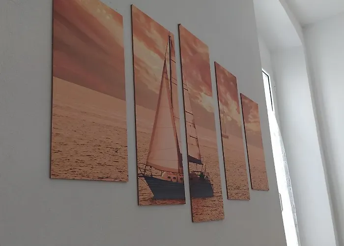 Due Ale - Nuova Casa Di Corte A * Trieste