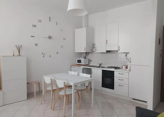 Due Ale - Nuova Casa Di Corte A * Trieste